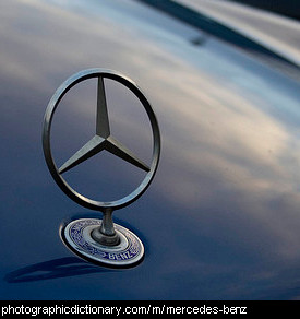 Photo of a Mercedes Benz badge