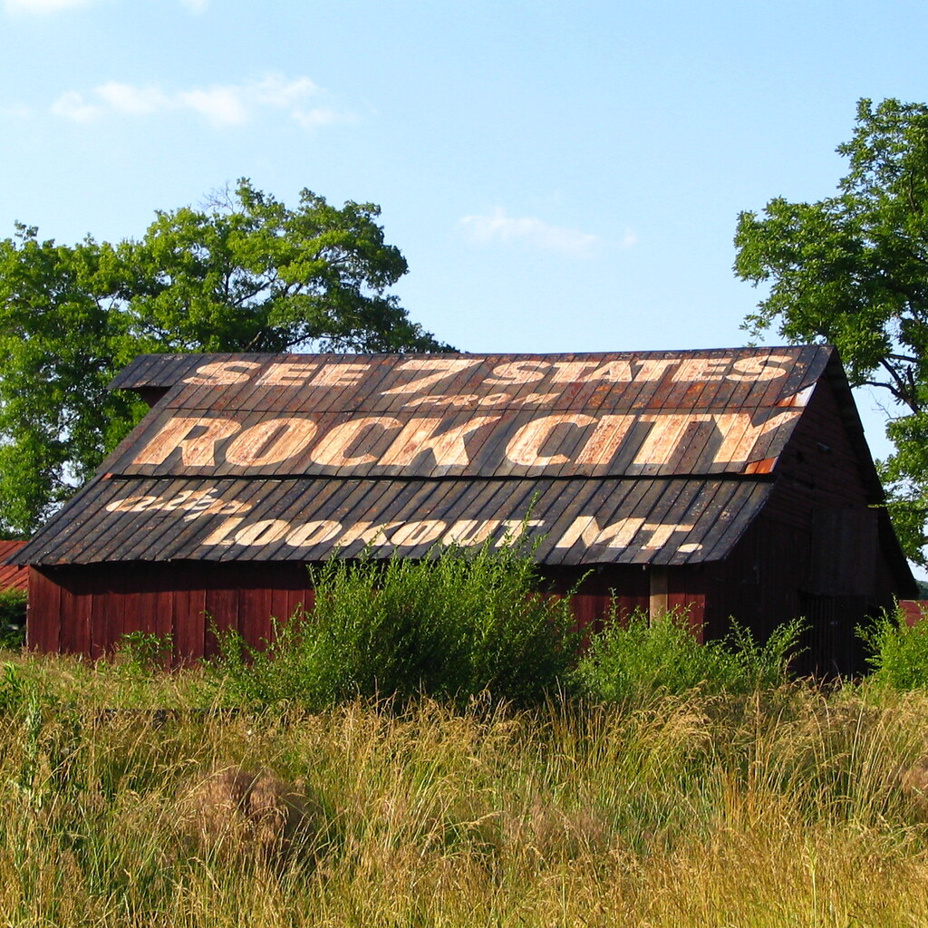 Photo of a barn in Rock City