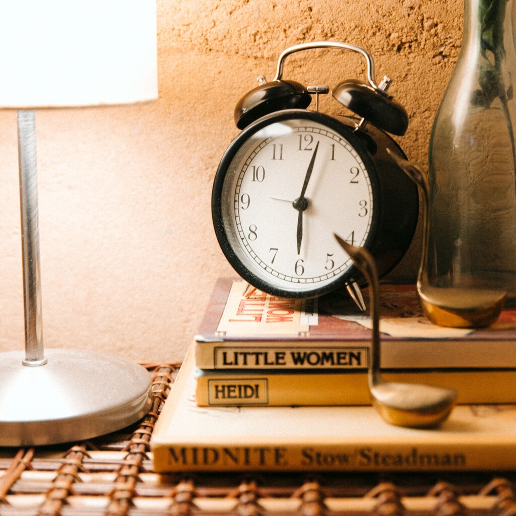 A photo of an alarm clock