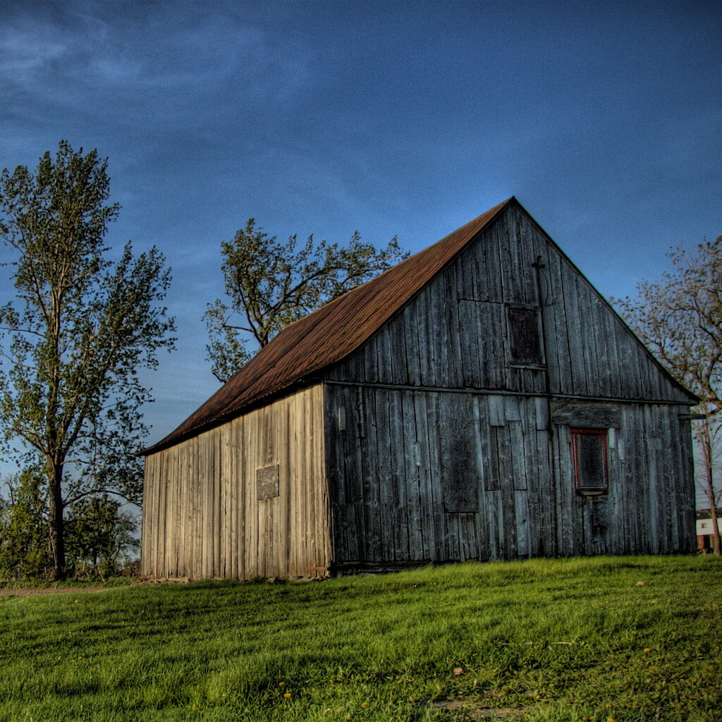 Photo of an old barn.