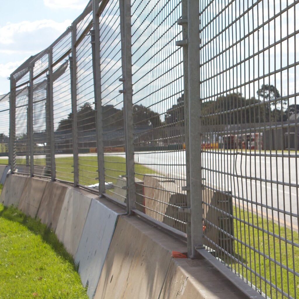 Photo of a concrete safety barrier