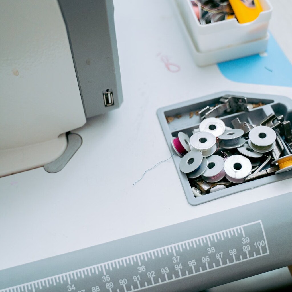 A photo of sewing-machine bobbins wound with thread.