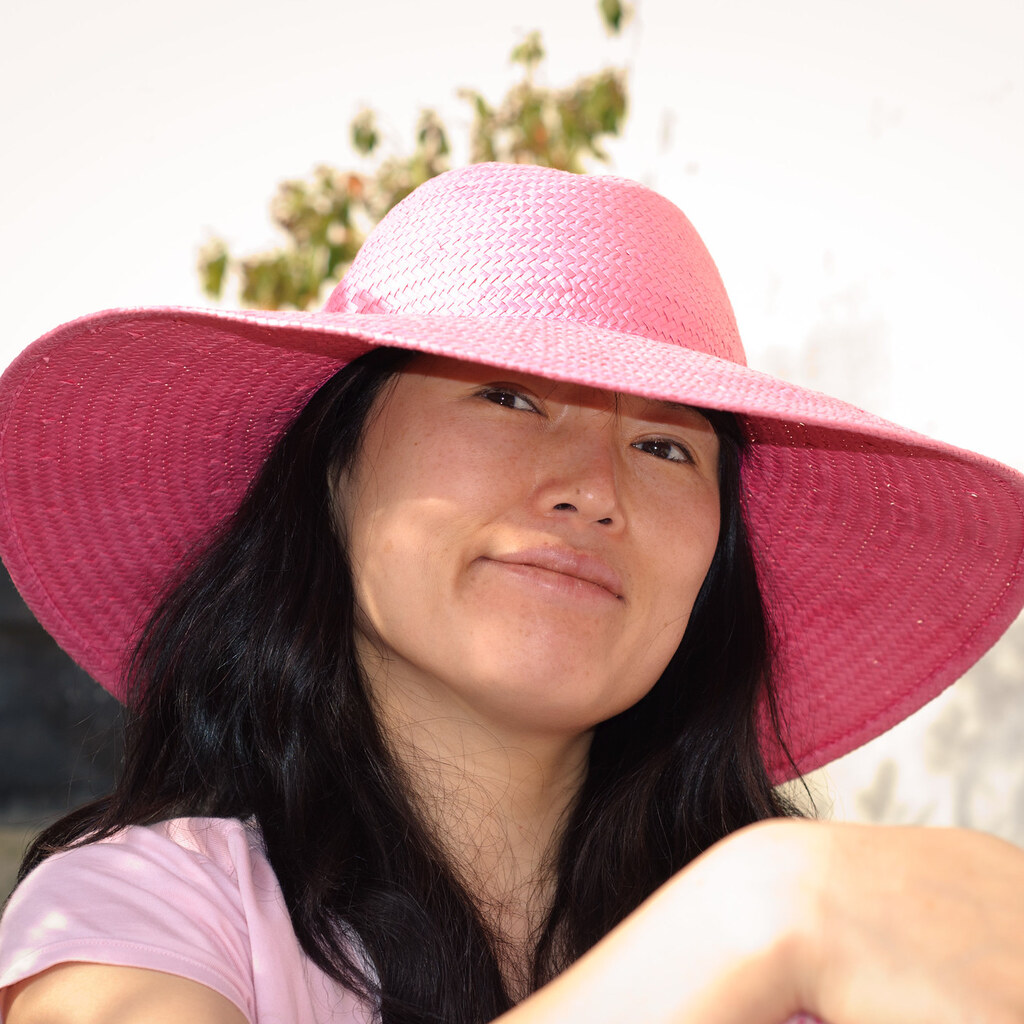 Photo of the brim of a hat