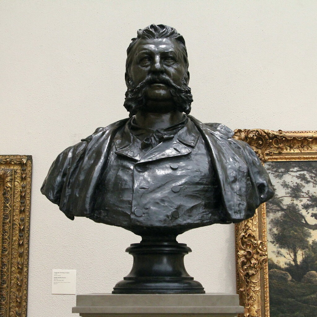 Photo of a bust statue