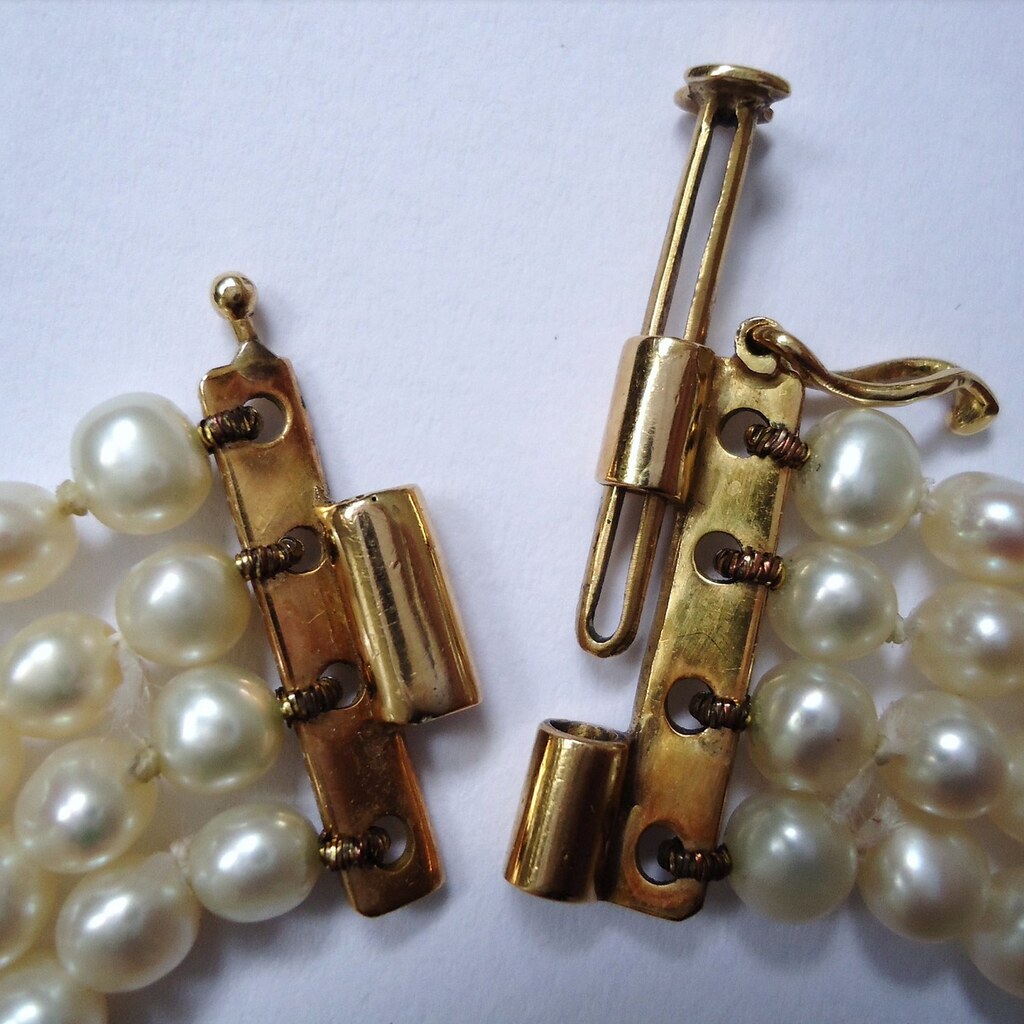 Photo of a necklace clasp