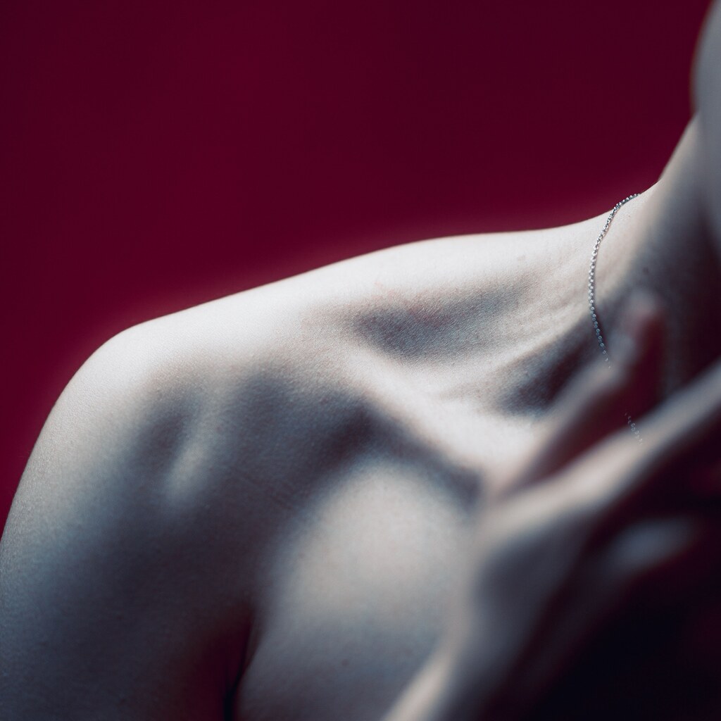 A photo of someone's clavicle