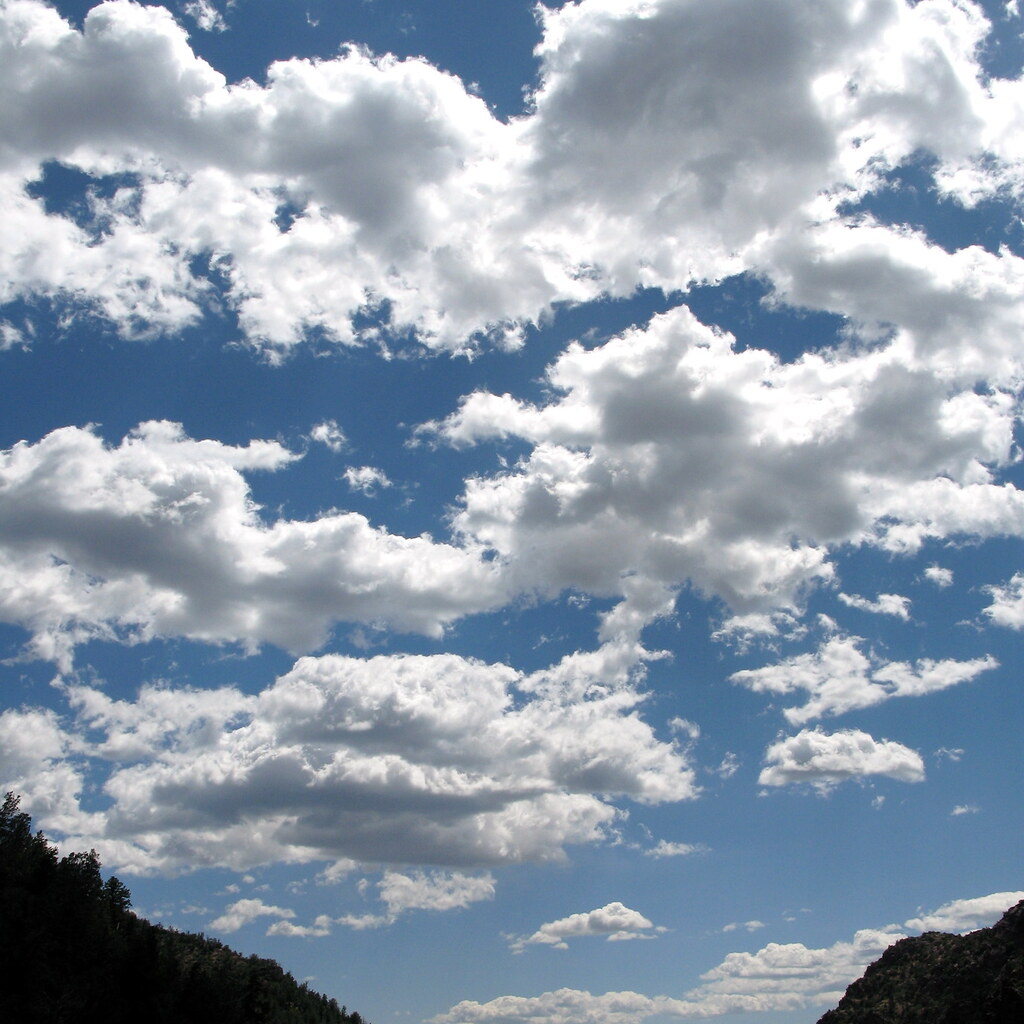 Photo of a cloudy sky