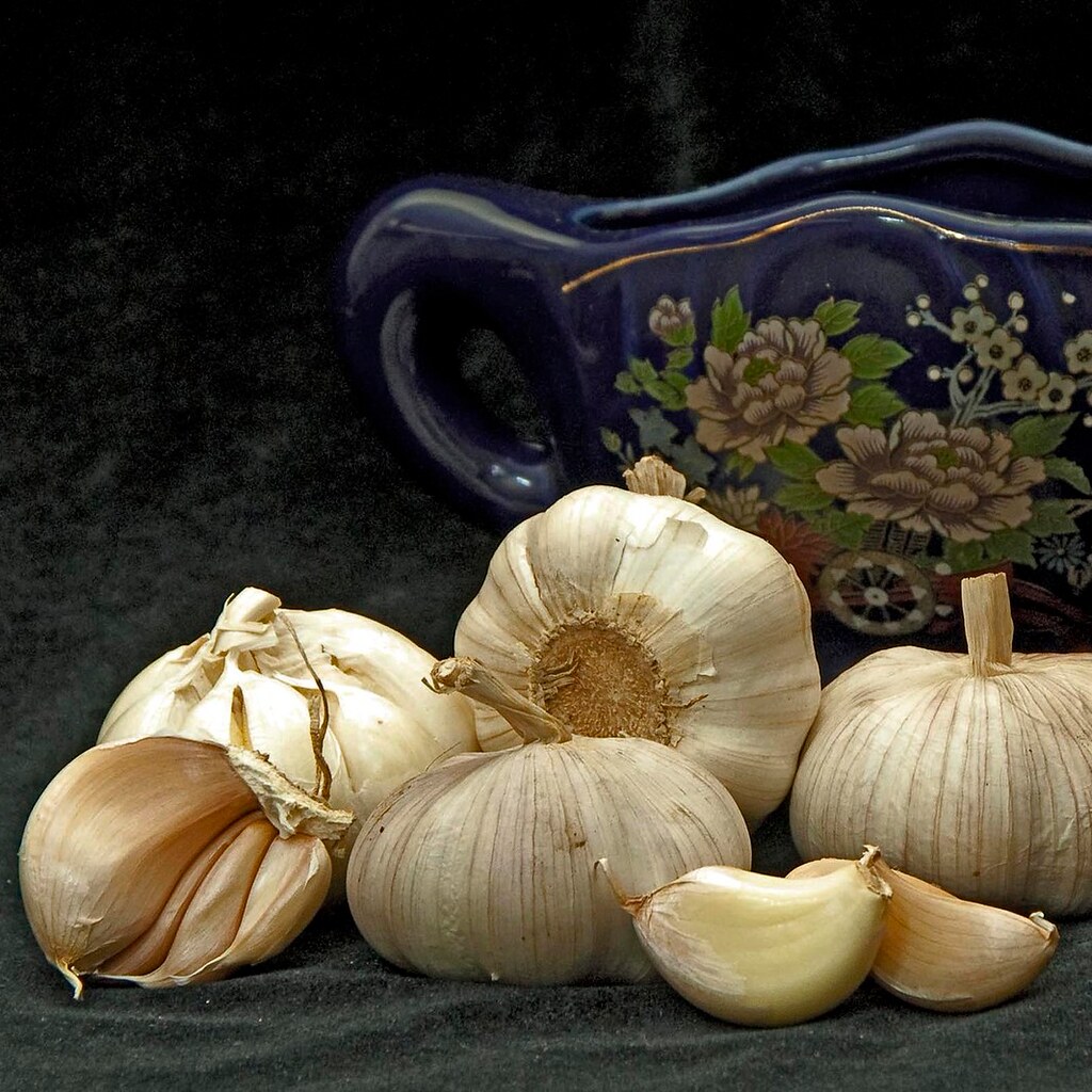 Photo of cloves of garlic