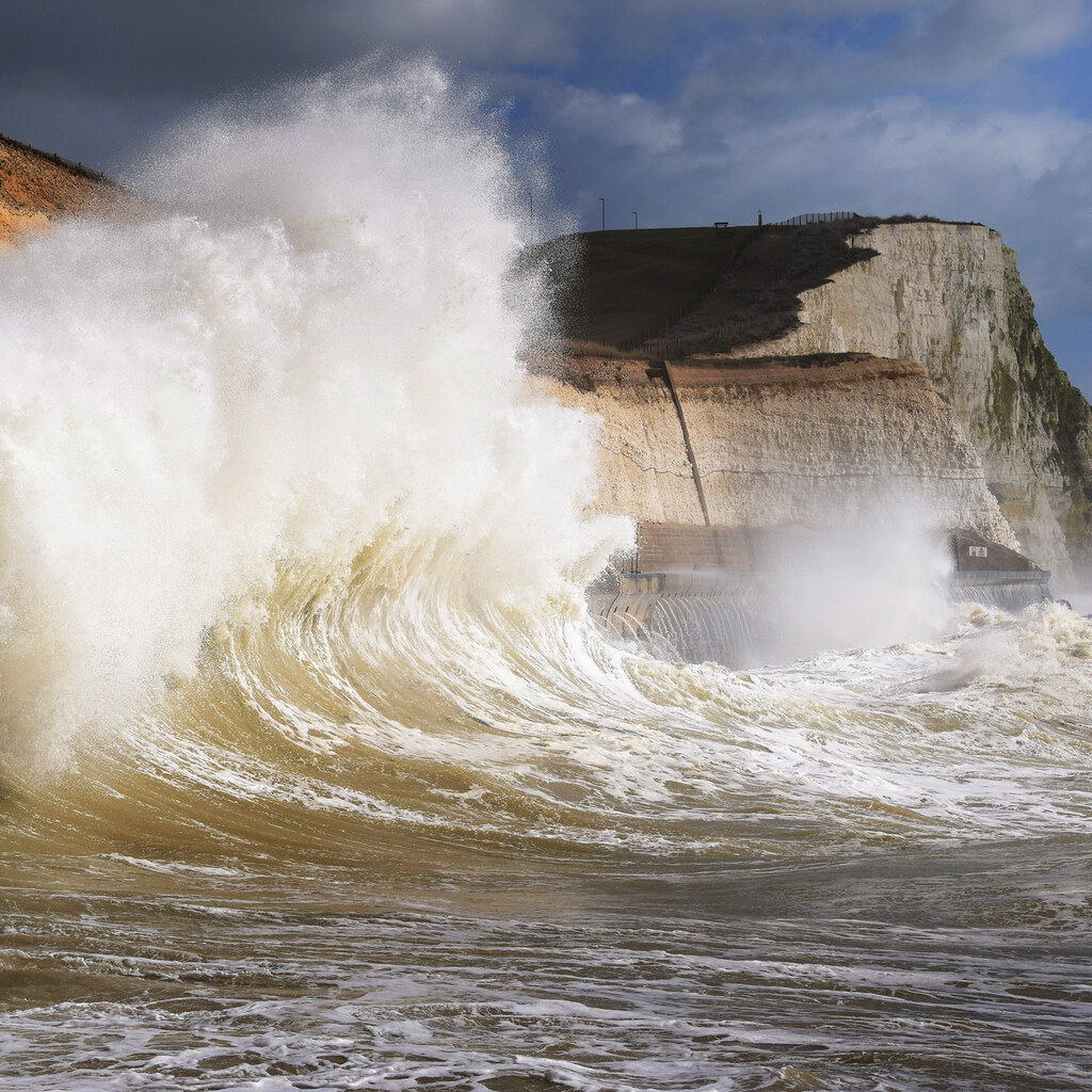 Photo of waves crashing into the shore