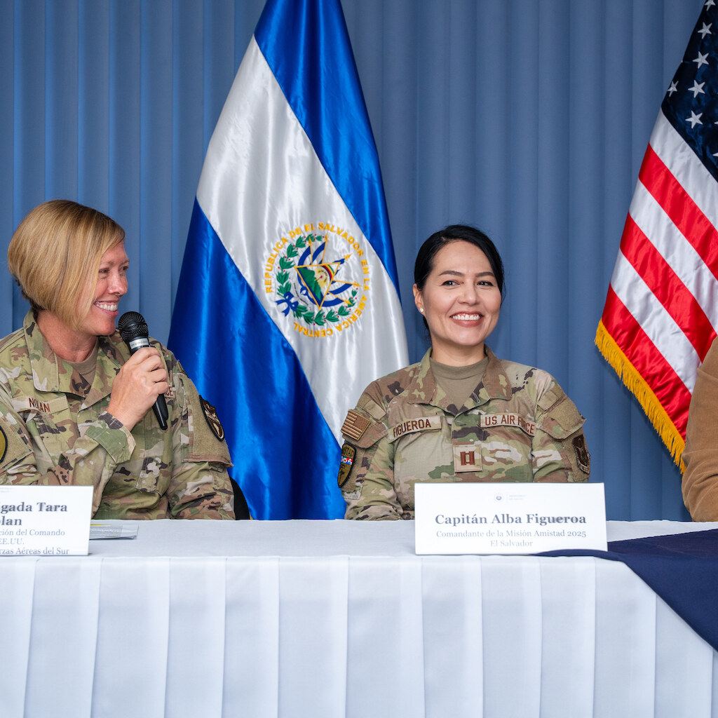 Photo of the El-Salvador flag