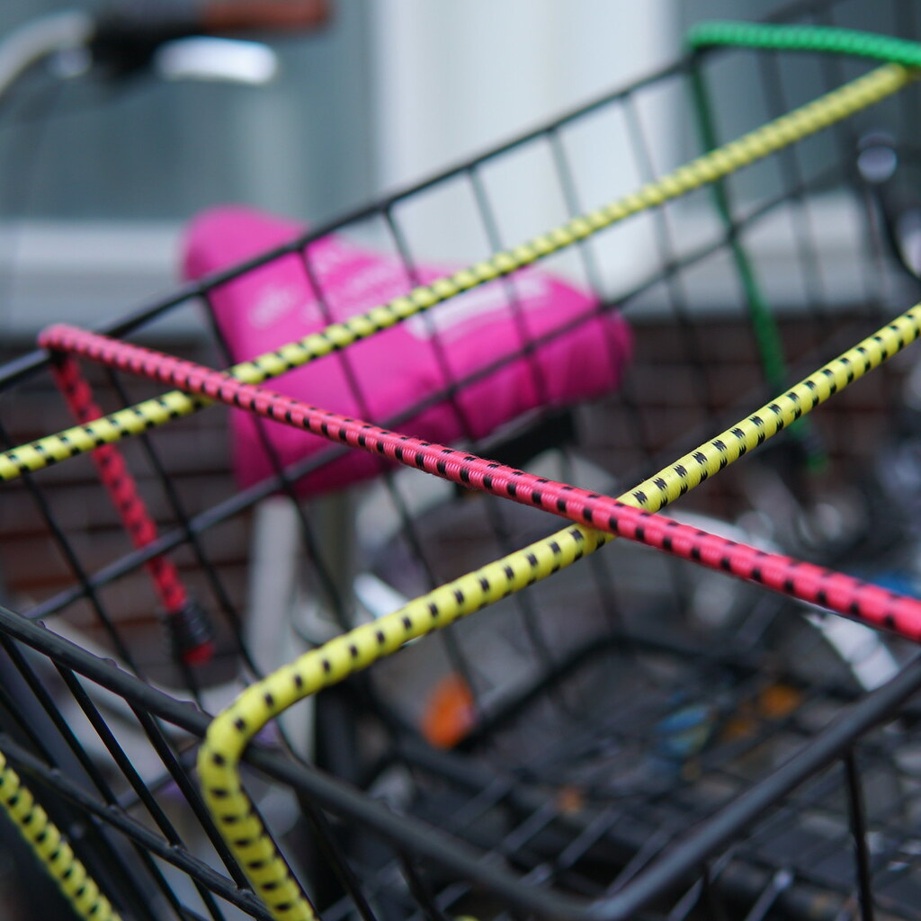 Photo of elastic straps on a shopping cart
