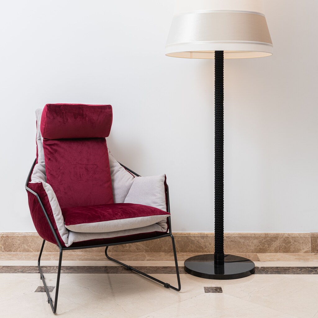 A photo of a floor lamp