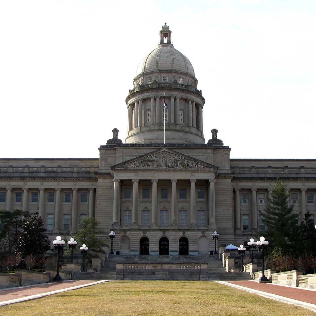 Photo of the Frankfort Capitol building
