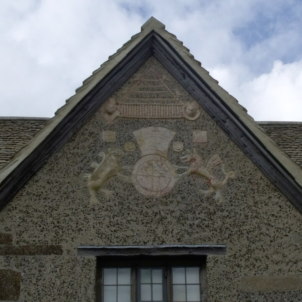 Photo of a gable roof