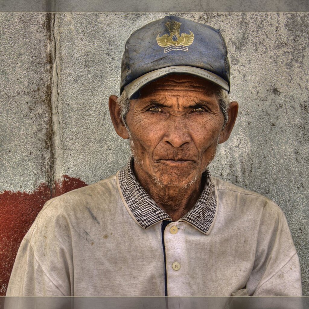 Photo of a gaunt old man