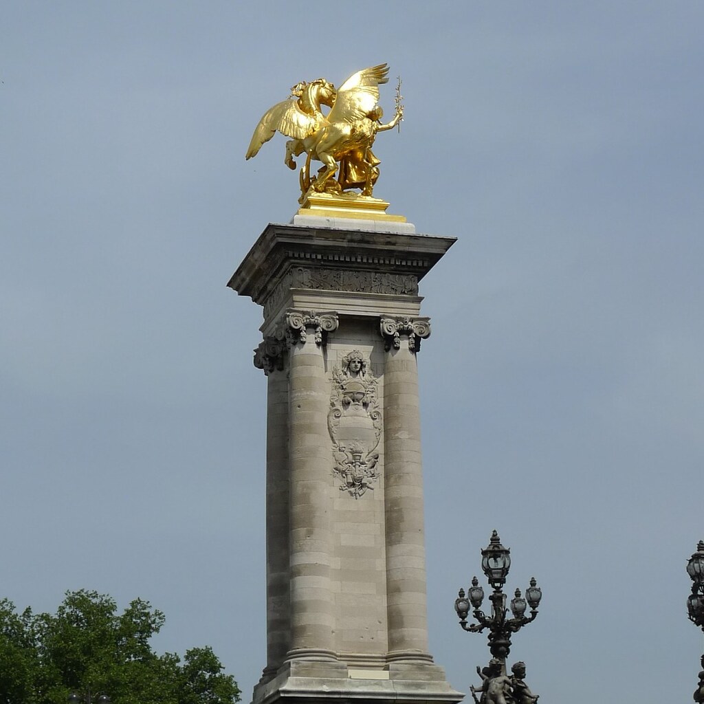 Photo of a gilt statue