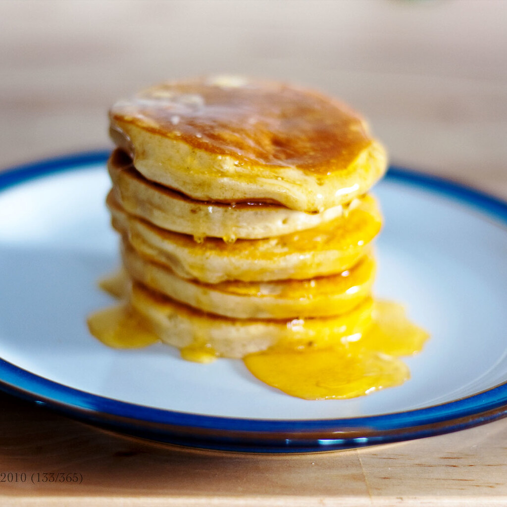 Photo of pikelets with golden syrup