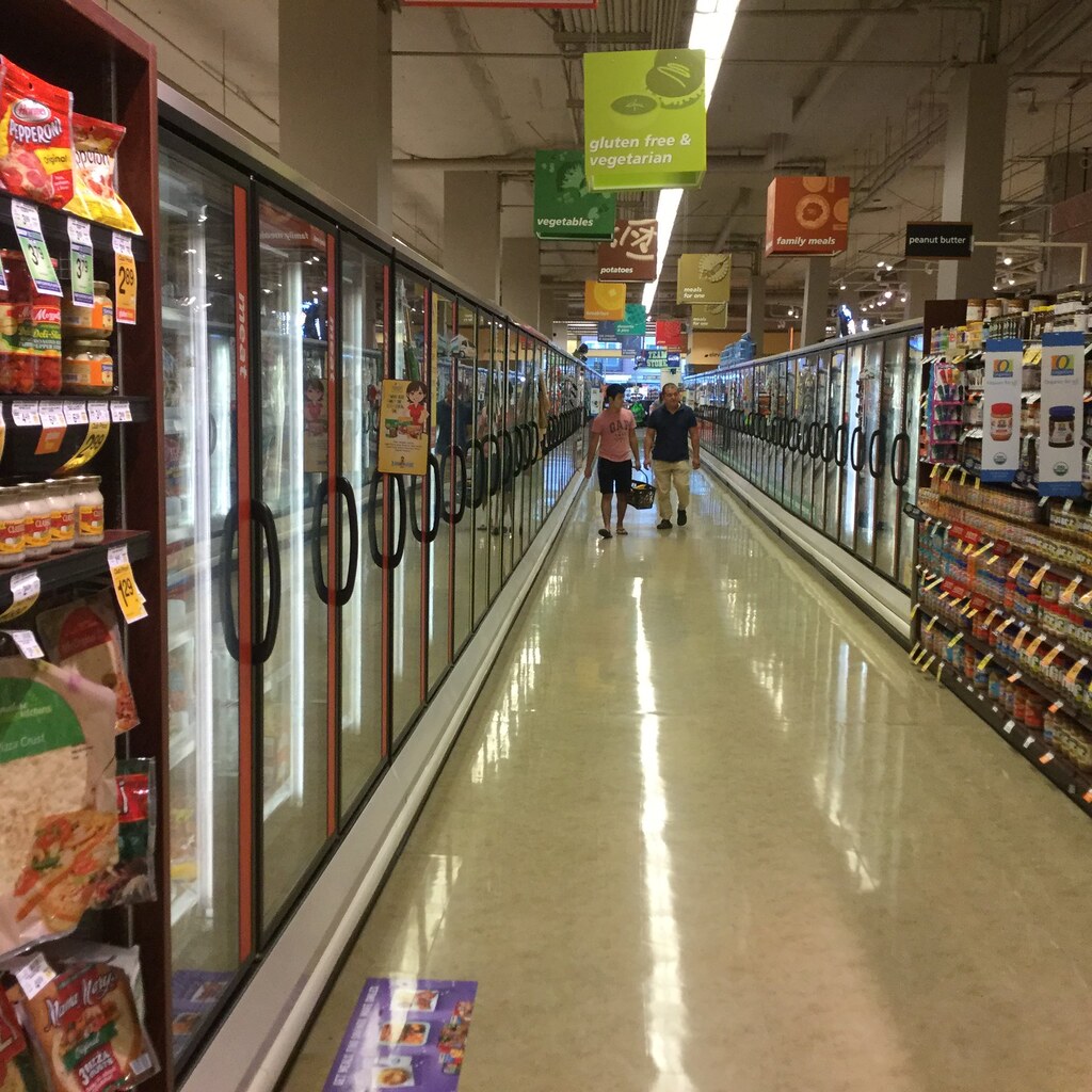 Photo of a grocery store