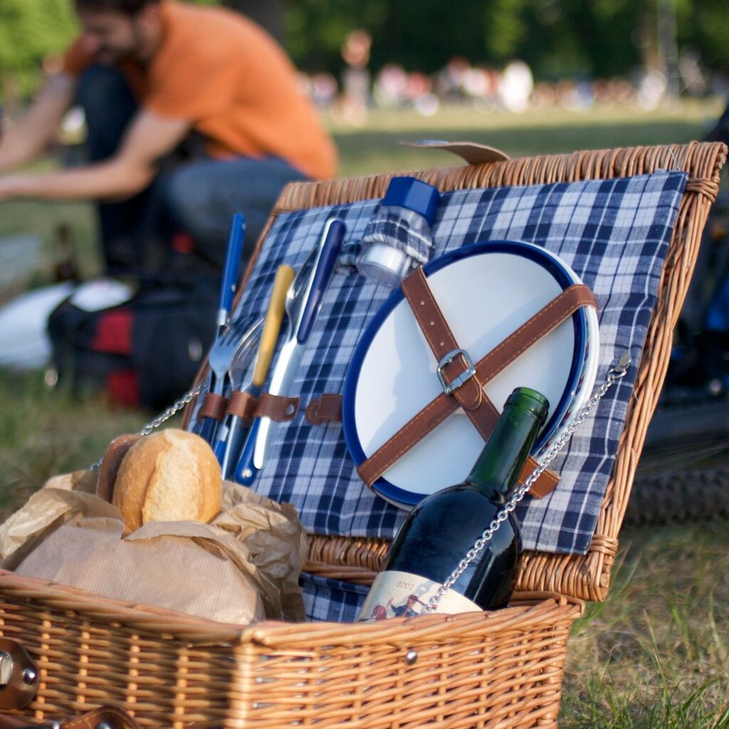 Photo of a picnic hamper
