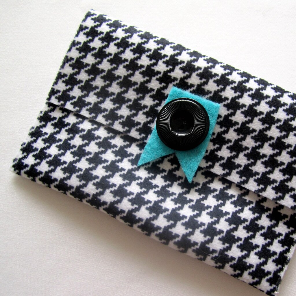 Photo of a houndstooth print