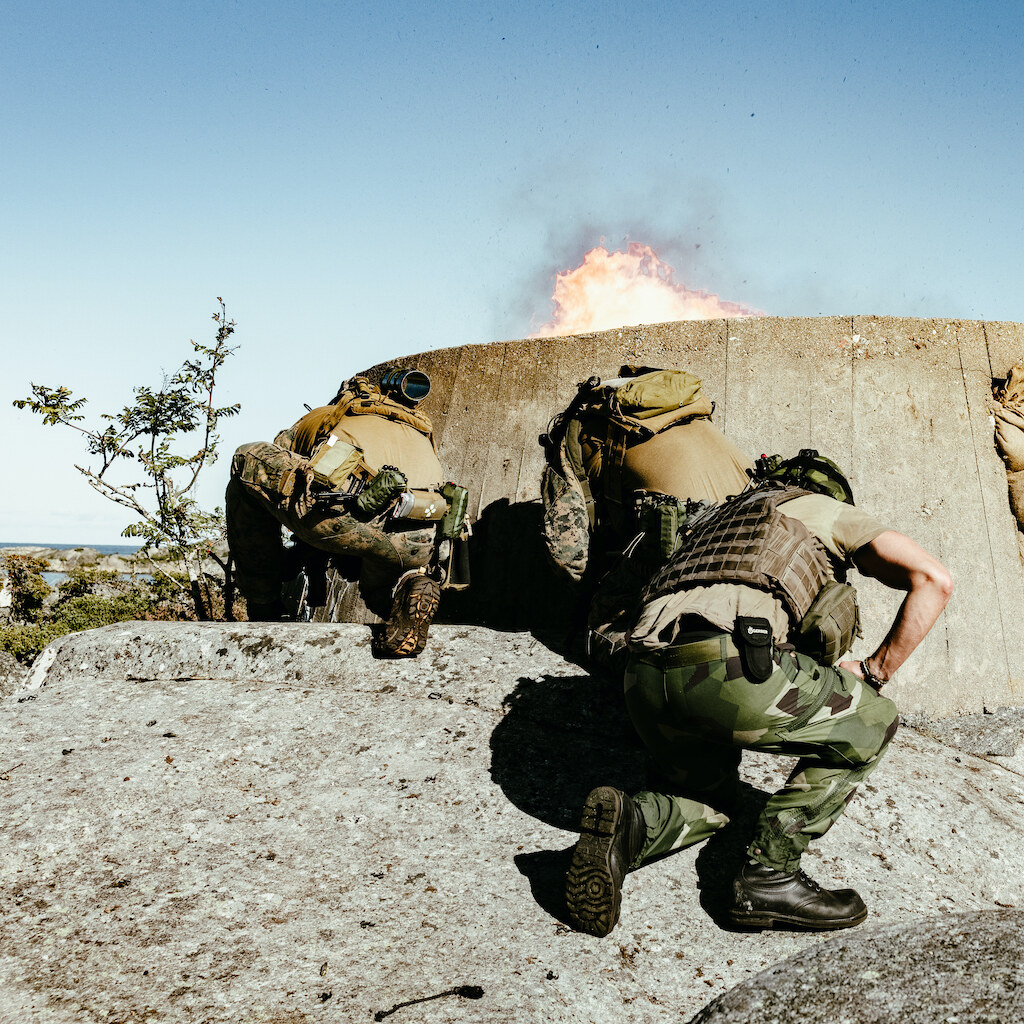 Photo of soldiers taking cover