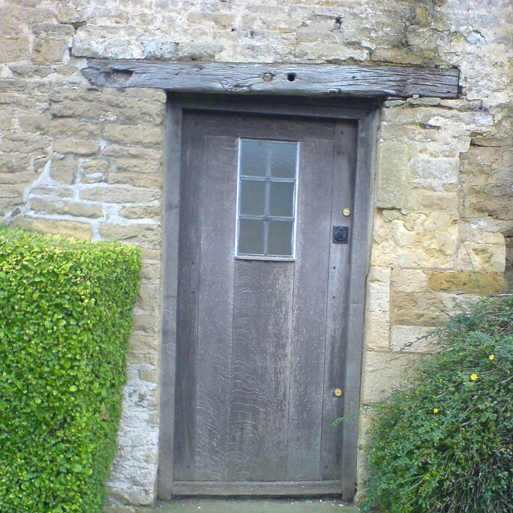 Photo of a wooden lintel