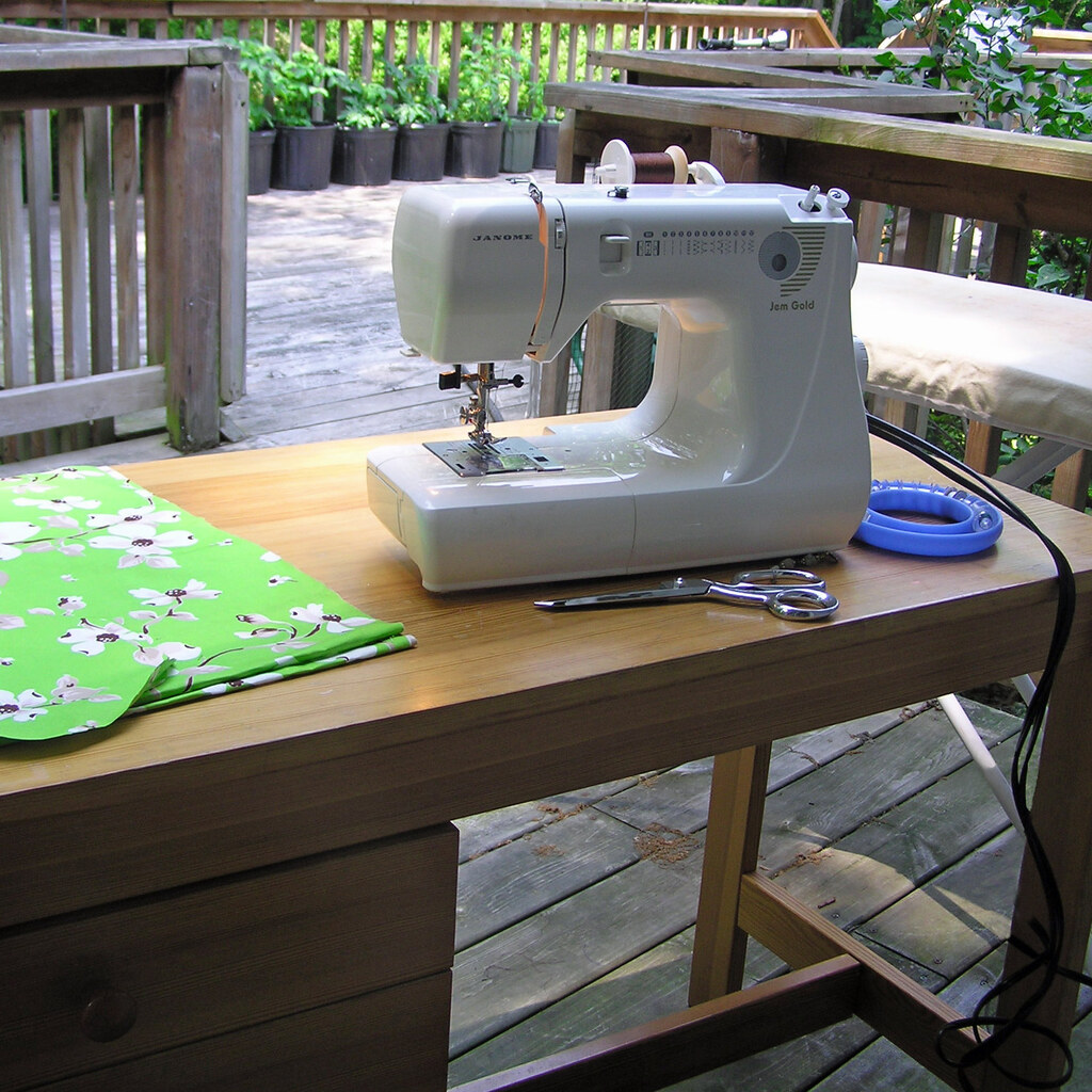 Photo of a sewing machine.