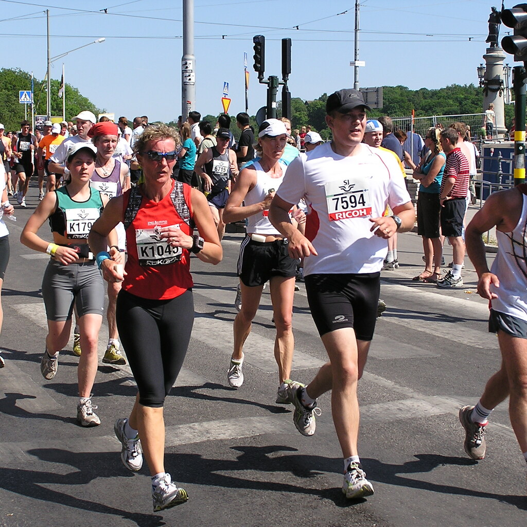 Photo of people running a marathon