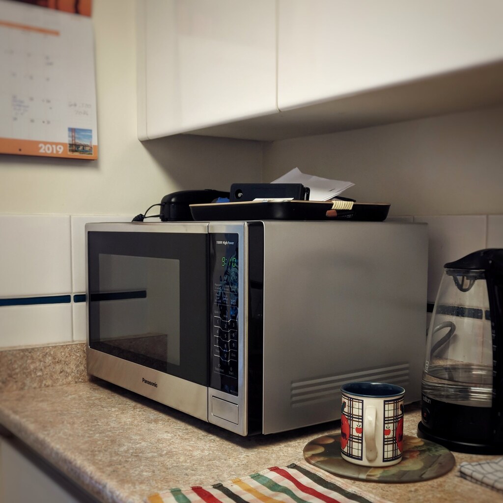 Photo of a microwave oven