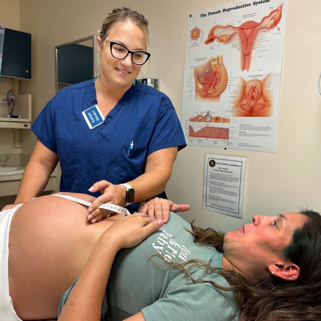 Photo of a midwife and pregnant woman