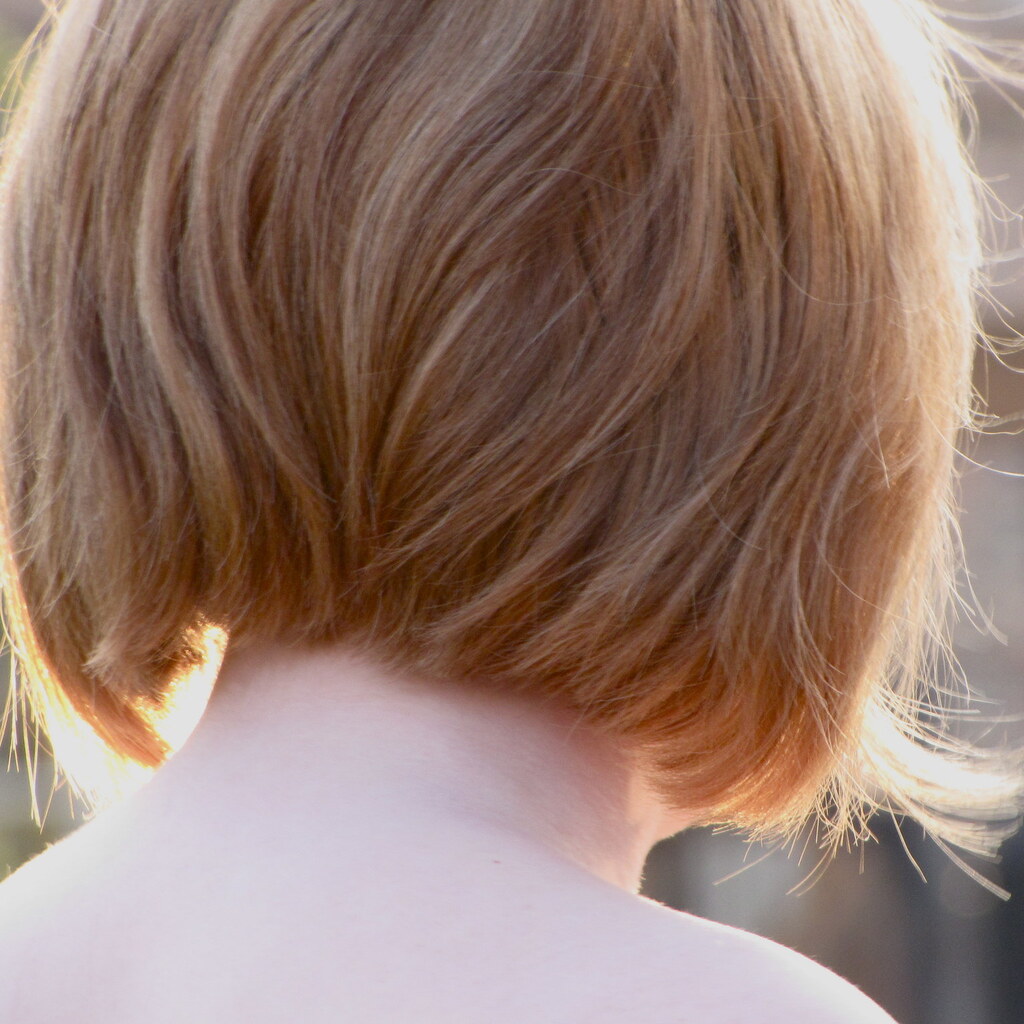 Photo of the nape of a woman's neck