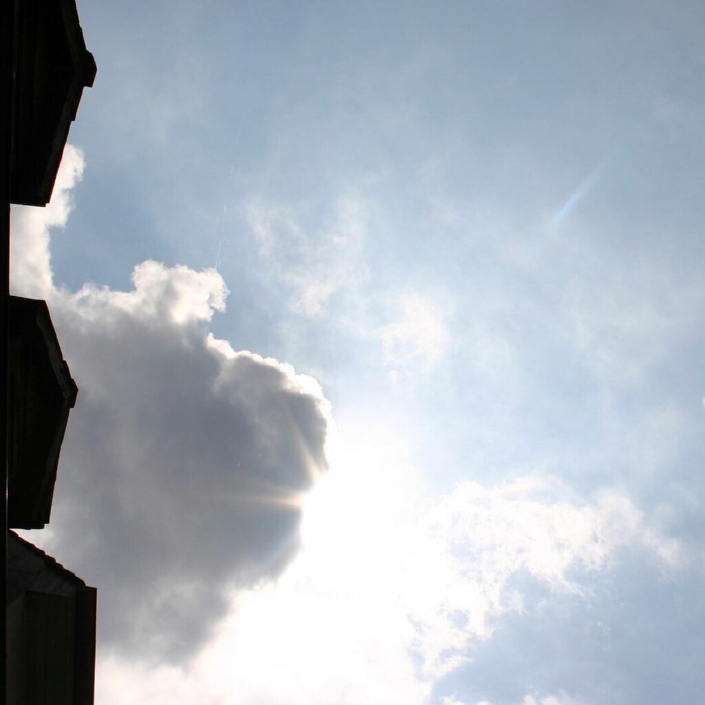 Photo of the noonday sun