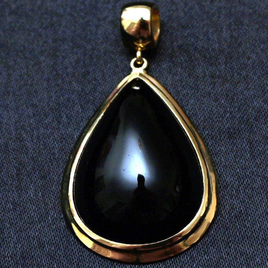 Photo of an onyx pendant
