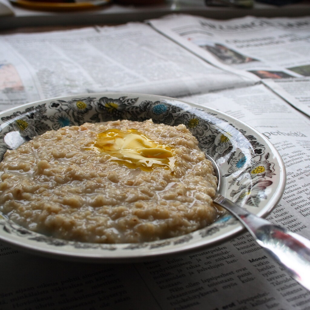 Photo of a bowl of porridge
