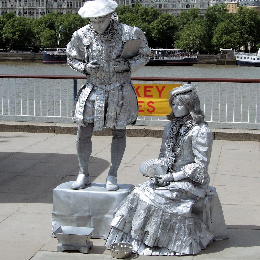 Photo of two living statues