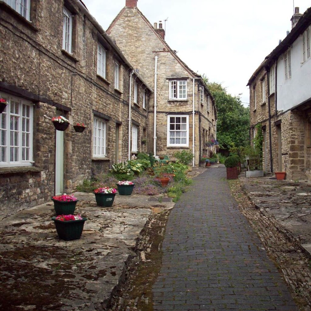 Photo of a narrow street