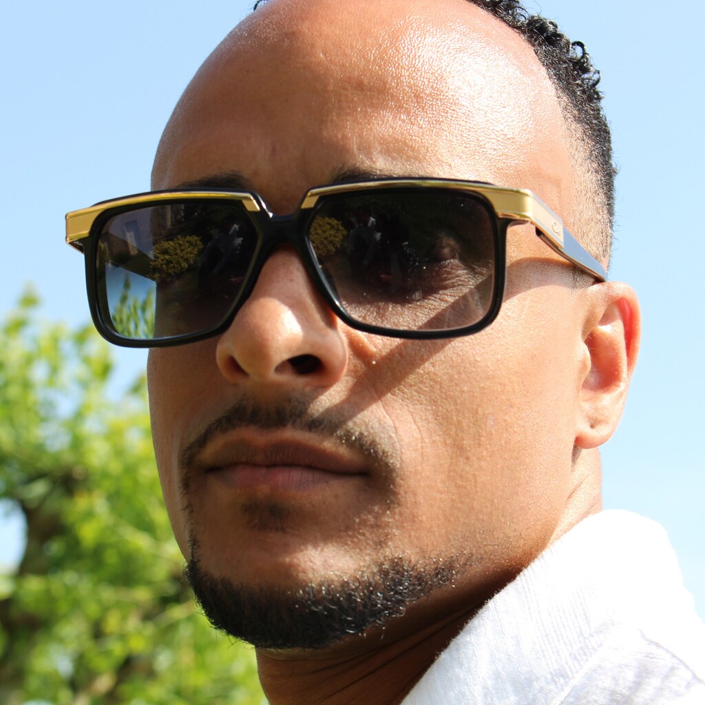 Photo of a man wearing sunglasses
