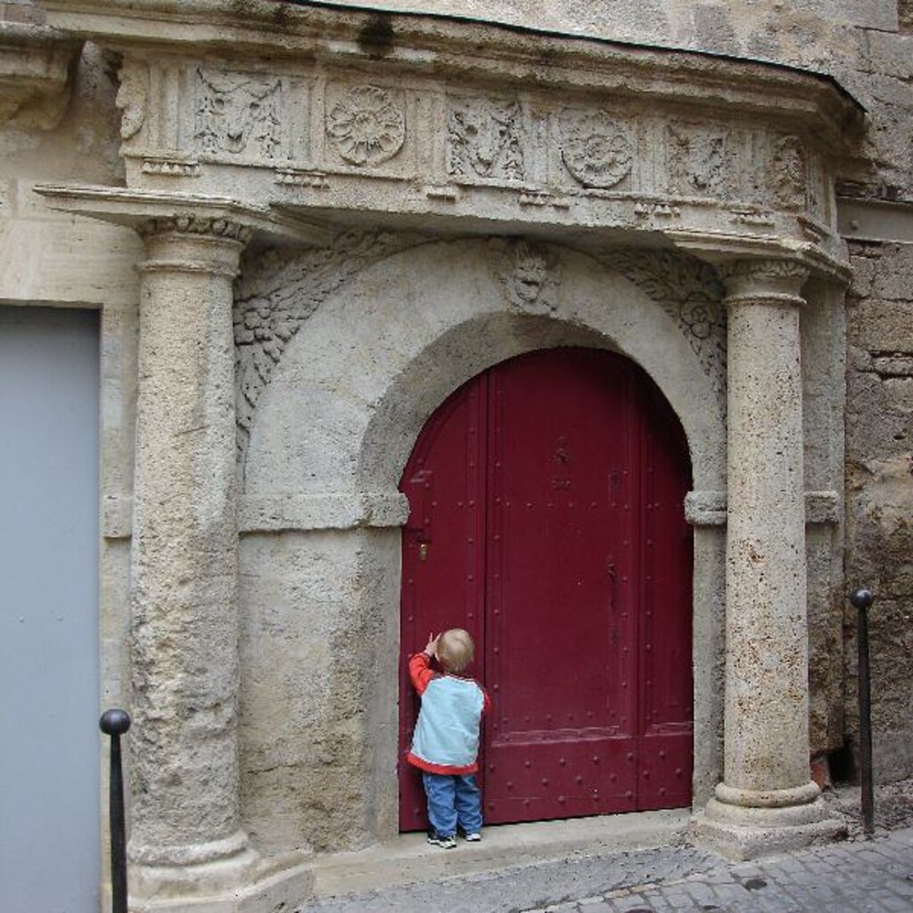 Photo of a little visitor at the door