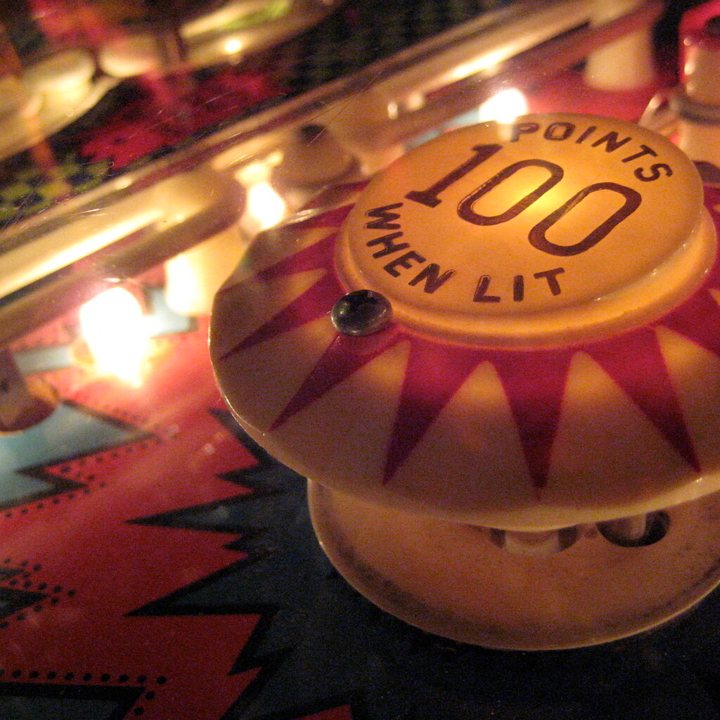 Photo of a pinball machine